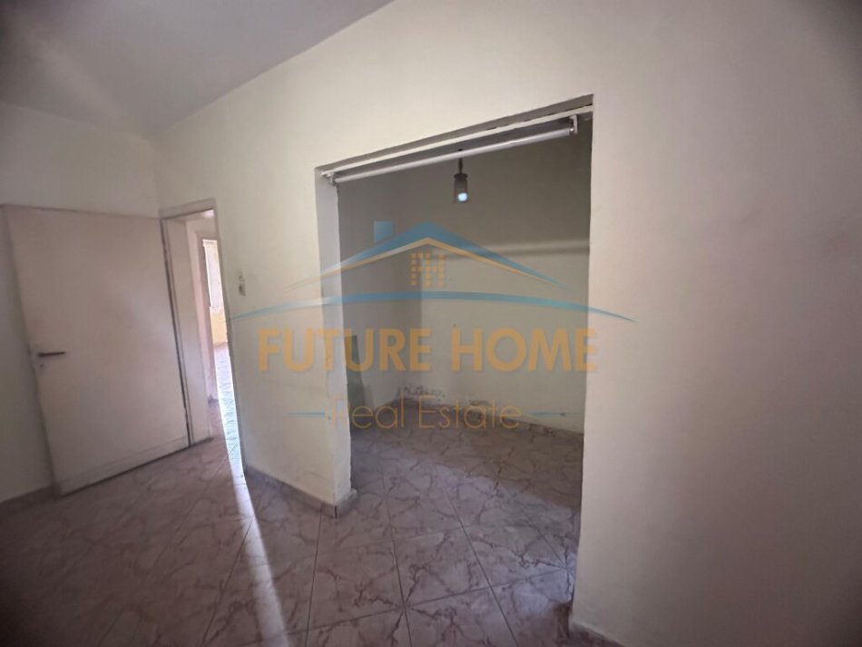 Tirane, jepet me qera ambjent biznesi Kati 0, 80 m² 400 € (ALI DEM)