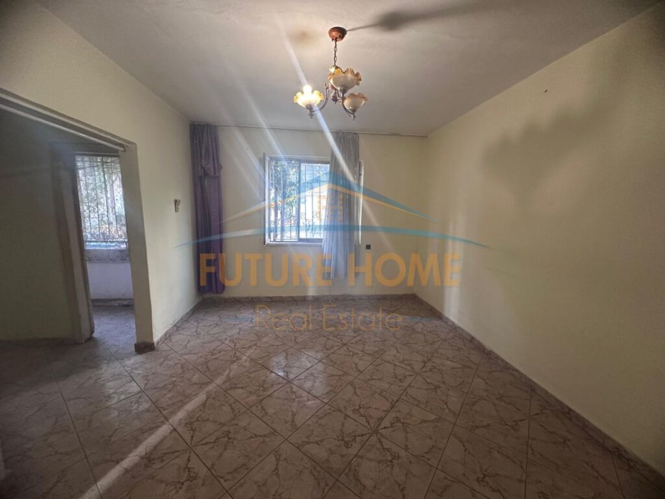 Tirane, jepet me qera ambjent biznesi Kati 0, 80 m² 400 € (ALI DEM)