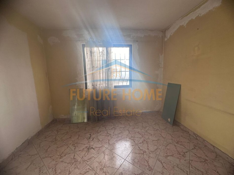 Tirane, jepet me qera ambjent biznesi Kati 0, 80 m² 400 € (ALI DEM)