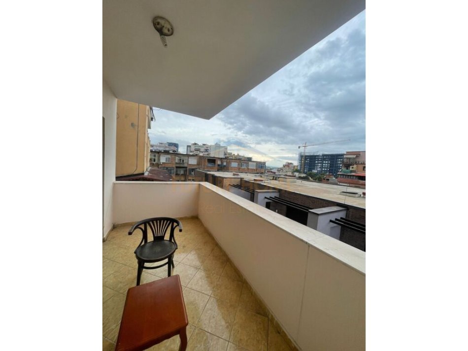 Tirane, jepet me qera apartament 1+1 Kati 4, 70 m² 500 € (Selvia)
