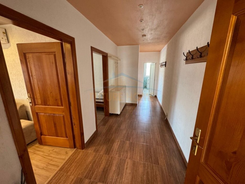 Tirane, jepet me qera apartament 2+1+Ballkon Kati 3, 95 m² 420 € (5 Maji)