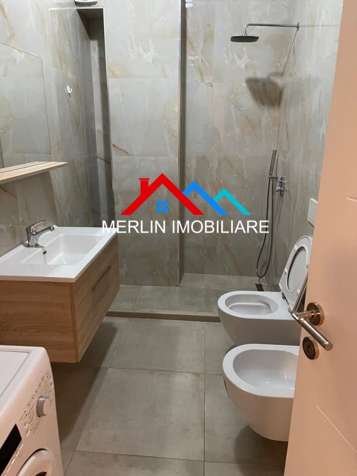 Tirane, jepet me qera apartament 1+1+Ballkon Kati 2, 70 m² 600 € (SIRI KODRA)