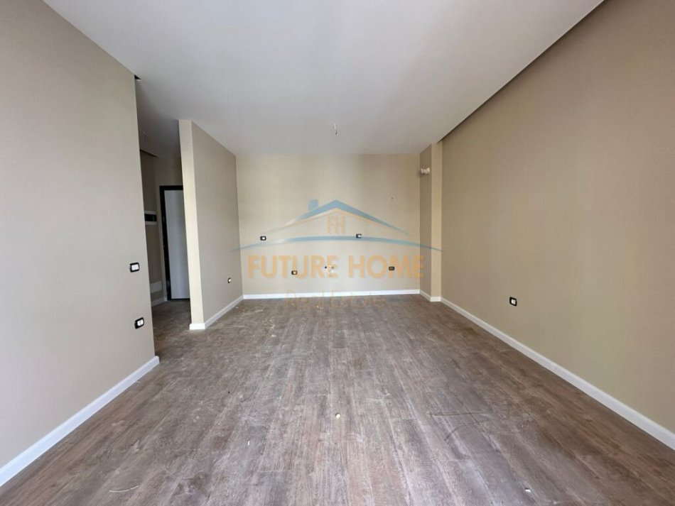 Tirane, jepet me qera zyre Kati 3, 63 m² 600 € (KOMUNA E PARISIT)