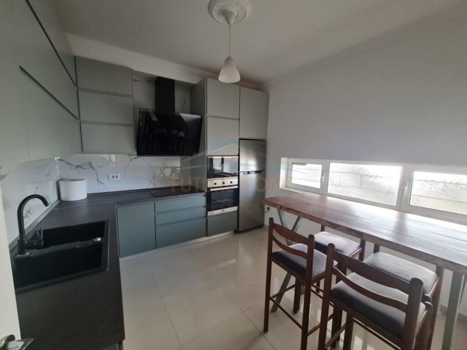 Tirane, jepet me qera apartament 2+1 Kati 2, 127 m² 800 € (KOPSHTI BOTANIK)