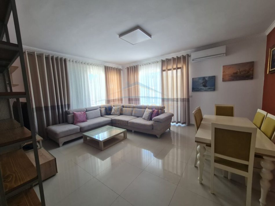 Tirane, jepet me qera apartament 2+1 Kati 2, 127 m² 800 € (KOPSHTI BOTANIK)
