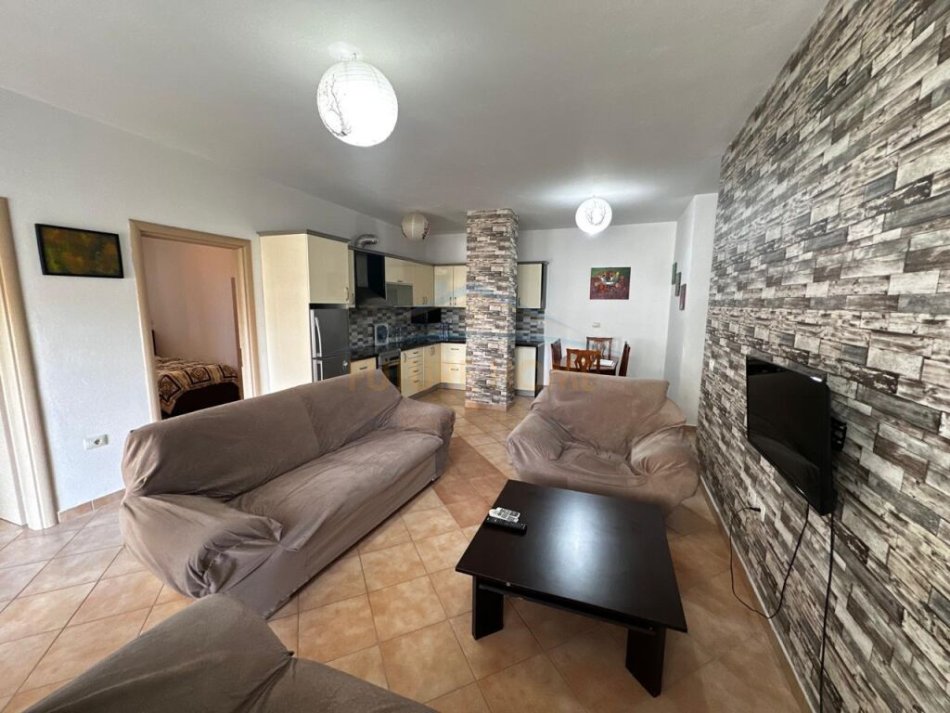 Tirane, jepet me qera apartament 2+1+Ballkon Kati 2, 110 m² 600 € (Kopshti Botanik)