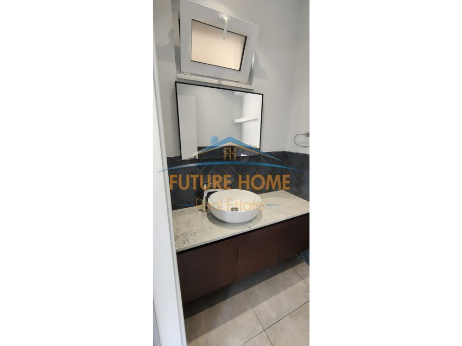 Tirane, jepet me qera Vile 3+1+Ballkon Kati 2, 168 m² 2.500 € (FARKE)