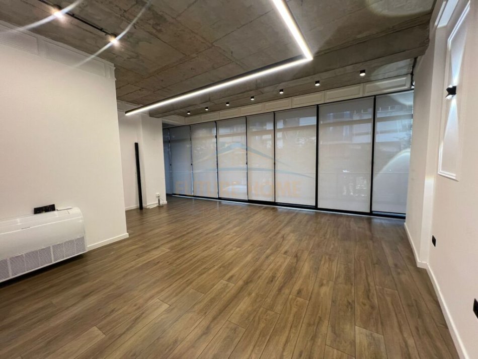 Tirane, jepet me qera zyre Kati 1, 50 m² 800 € (Rruga e Dibres)