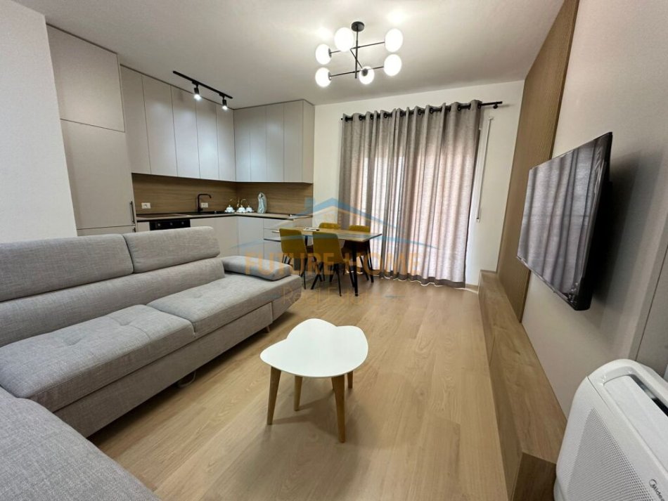 Tirane, jepet me qera apartament 2+1+Ballkon Kati 3, 80 m² 950 € (Kompleksi Deliorgji)