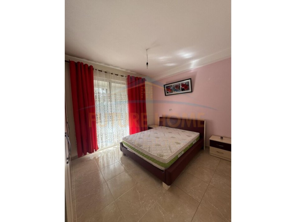 Tirane, jepet me qera apartament 2+1 , 100 m² 420 € (FRESKU)