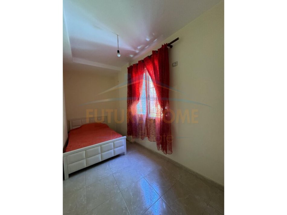 Tirane, jepet me qera apartament 2+1 , 100 m² 420 € (FRESKU)