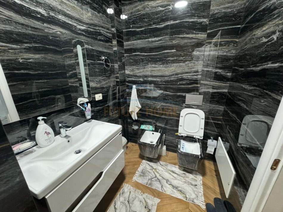 Tirane, shitet apartament 2+1 Kati 3, 98 m² 155.000 € (5 maji)