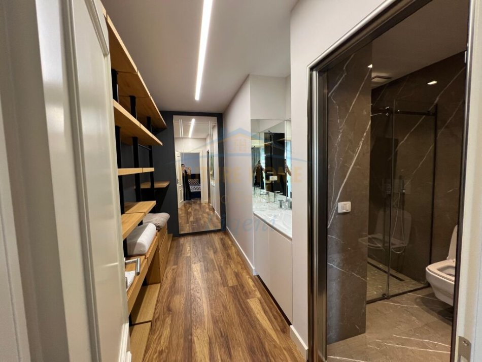 Tirane, jepet me qera apartament 2+1+Ballkon Kati 11, 137 m² 2.500 € (Bllok)