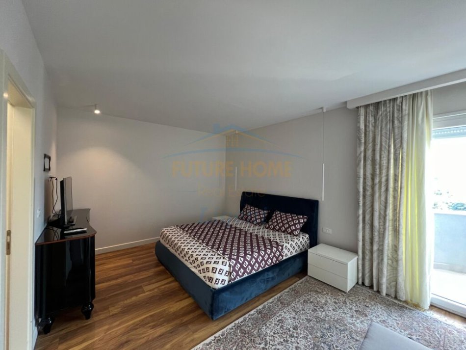Tirane, jepet me qera apartament 2+1+Ballkon Kati 11, 137 m² 2.500 € (Bllok)