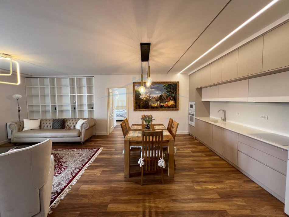 Tirane, jepet me qera apartament 2+1+Ballkon Kati 11, 137 m² 2.500 € (Bllok)