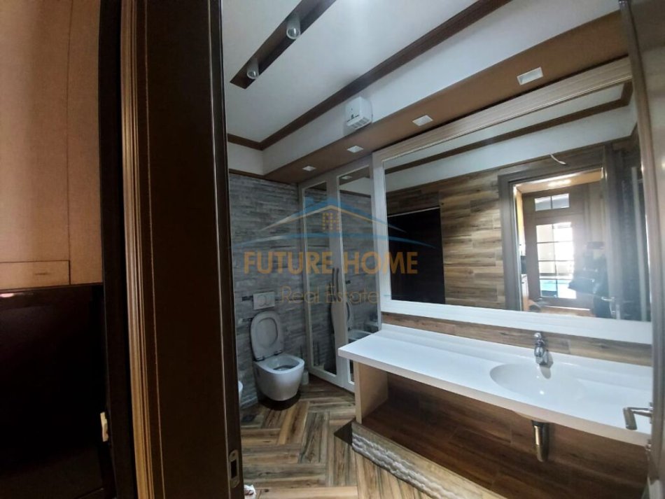 Tirane, shes apartament 2+1+Aneks+Ballkon Kati 3, 192 m² 590.000 € (myslym shyri)