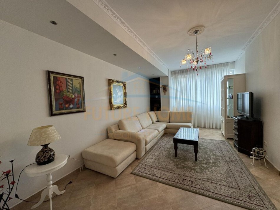 Tirane, jepet me qera apartament 2+1 Kati 2, 100 m² 600 € (KOMUNA E PARISIT)