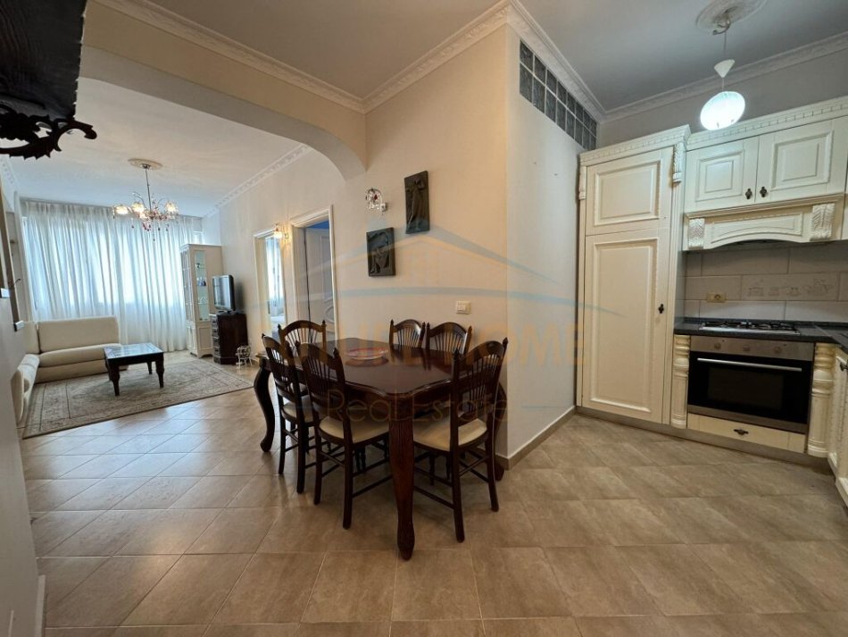 Tirane, jepet me qera apartament 2+1 Kati 2, 102 m² 600 € (Komuna E Parisit)