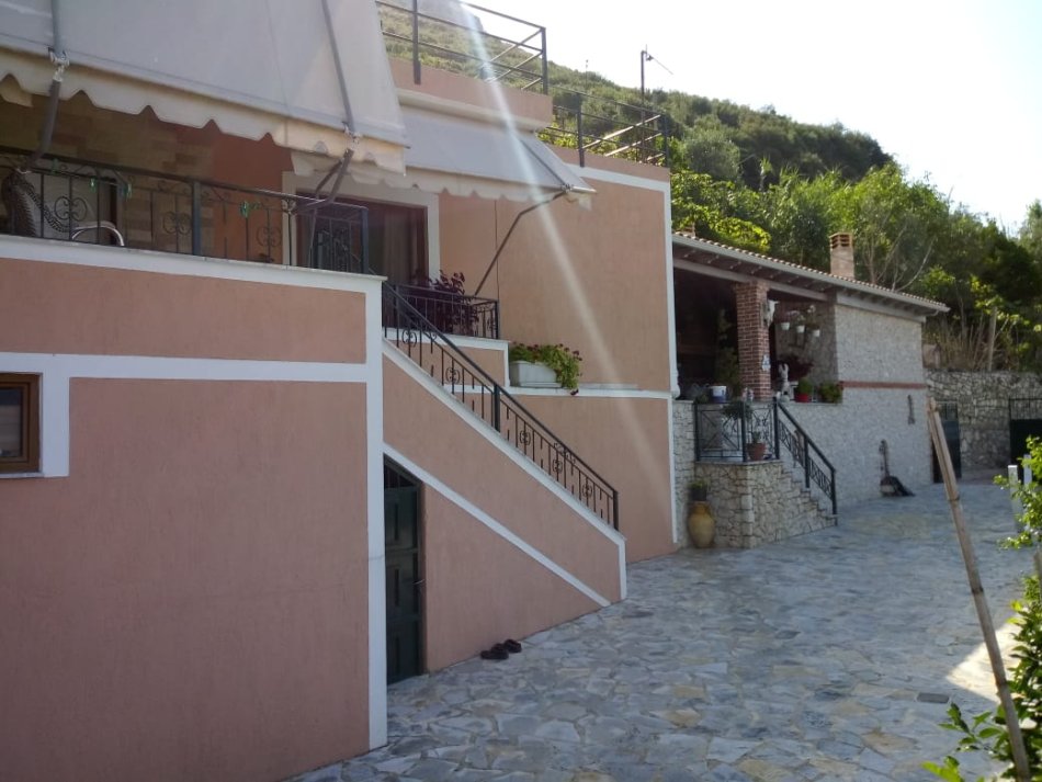 Tirane, shitet VILE  3+1+Aneks+Ballkon Kati 1, 342 m² 300.000 € (BORSH)