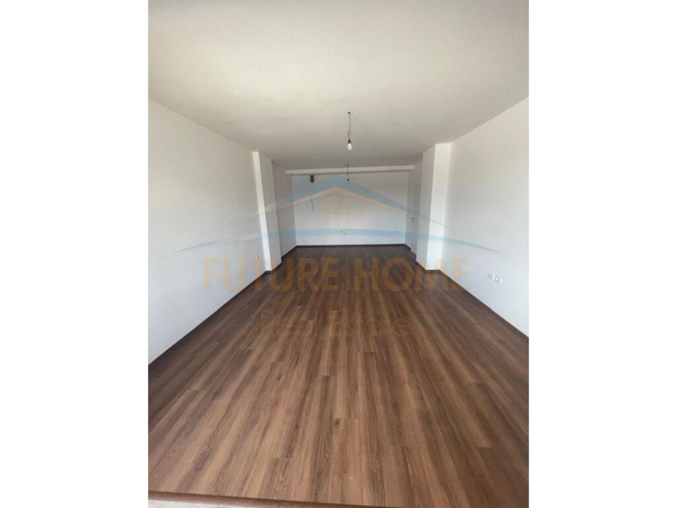 Tirane, shitet 1+1 Kati 1, 74 m² 103.180 € (Kinostudio)