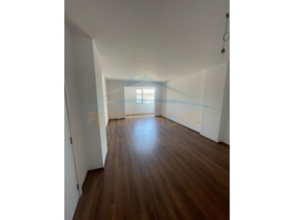 Tirane, shitet 1+1 Kati 1, 74 m² 103.180 € (Kinostudio)