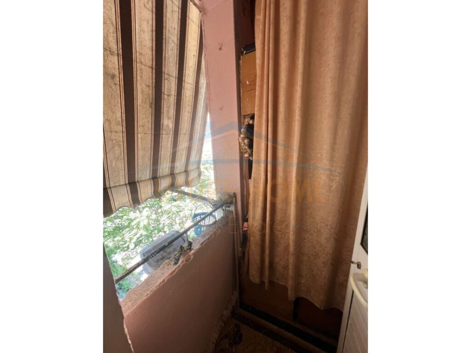 Tirane, jepet me qera apartament 2+1 Kati 4, 75 m² 500 € (ISH PARKU)