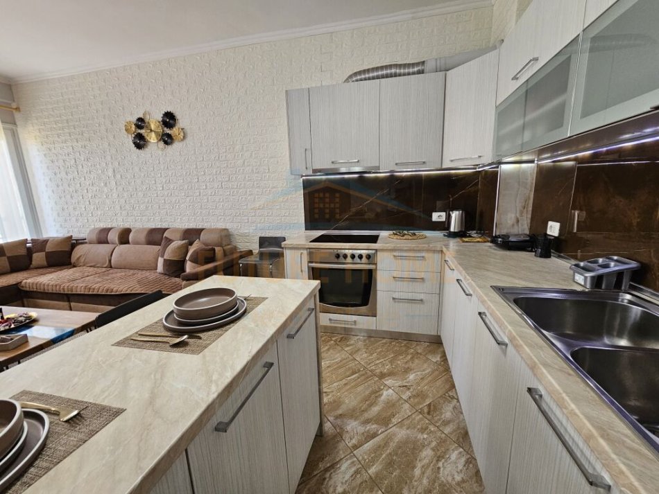 Durres, shitet apartament 1+1+Aneks Kati 4, 65 m² 105.000 € (Adria)