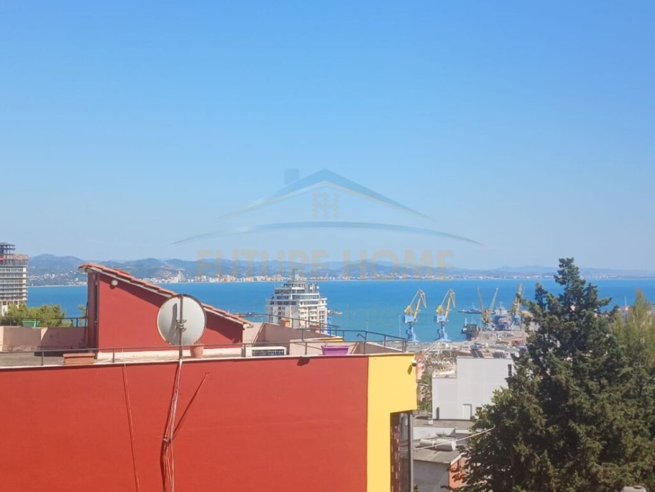 Durres, jepet me qera apartament 2+1+Aneks+Ballkon Kati 2, 107 m² 350 € (Vila Zogut)