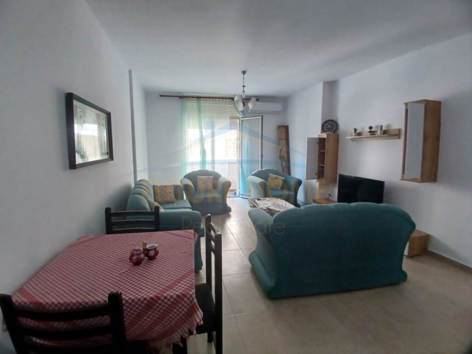 Durres, jepet me qera apartament 2+1+Aneks+Ballkon Kati 2, 107 m² 350 € (Vila Zogut)