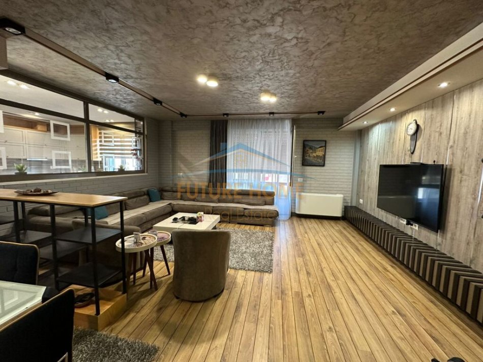 Tirane, shes apartament 2+1+Aneks+Ballkon Kati 3, 192 m² 590.000 € (myslym shyri)