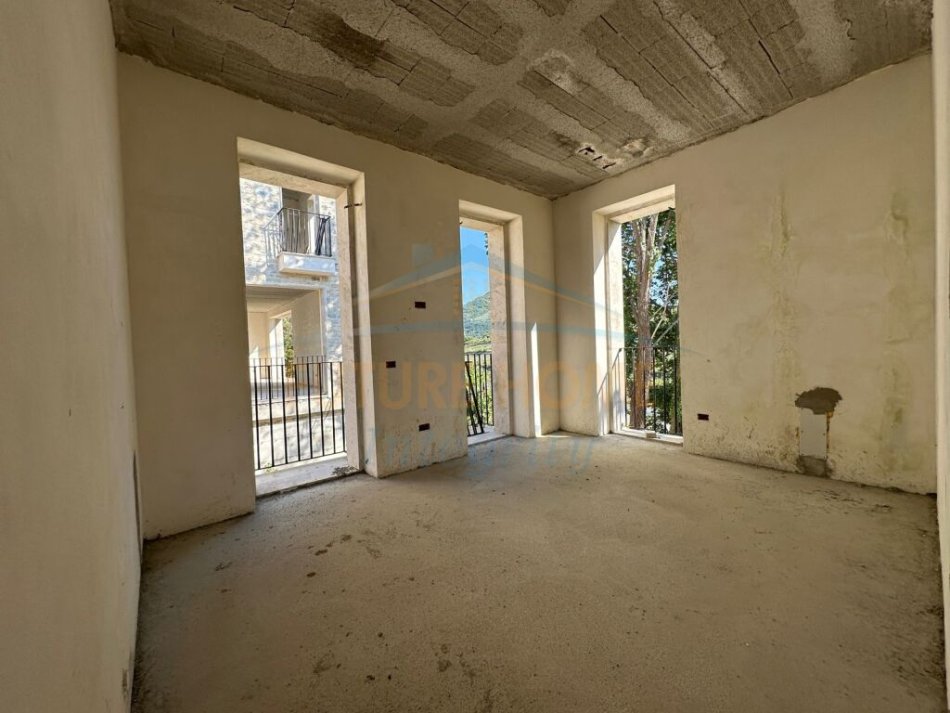 Tirane, shitet Vile 3 Katshe Kati 3, 514 m² 450.000 € (Secret Garden Teg)