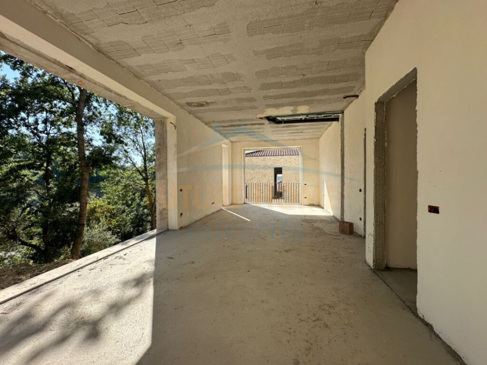 Tirane, shitet Vile 3 Katshe Kati 3, 514 m² 450.000 € (Secret Garden Teg)