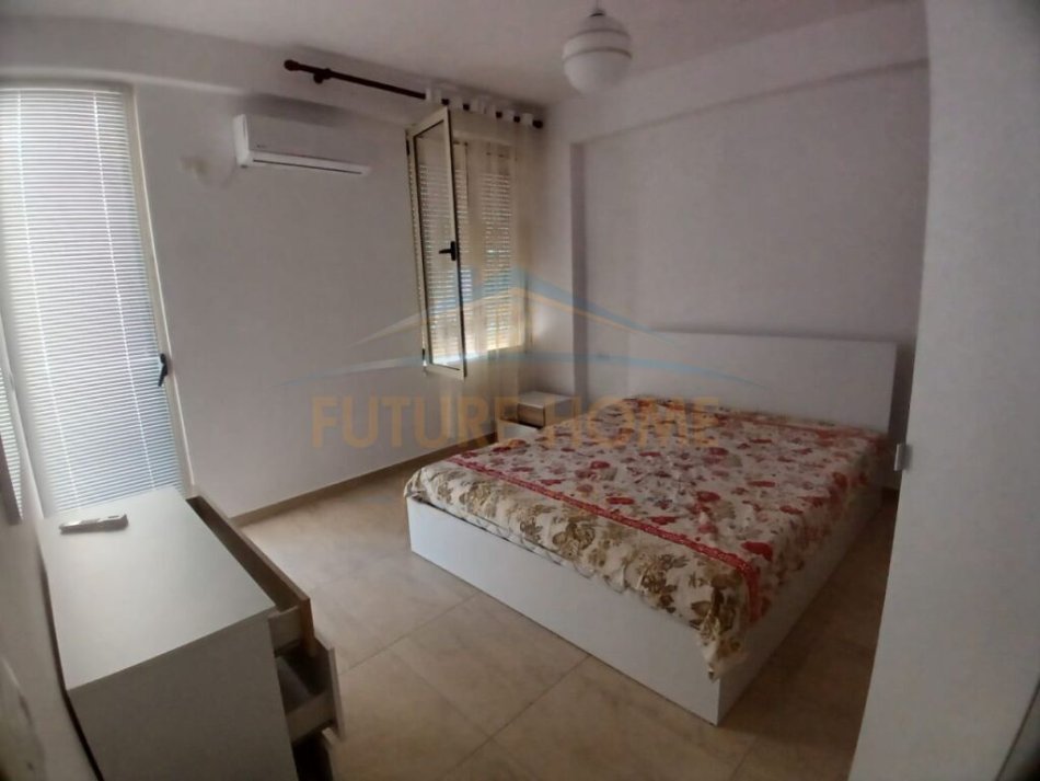 Durres, jepet me qera apartament 2+1+Aneks+Ballkon Kati 2, 107 m² 350 € (Vila Zogut)