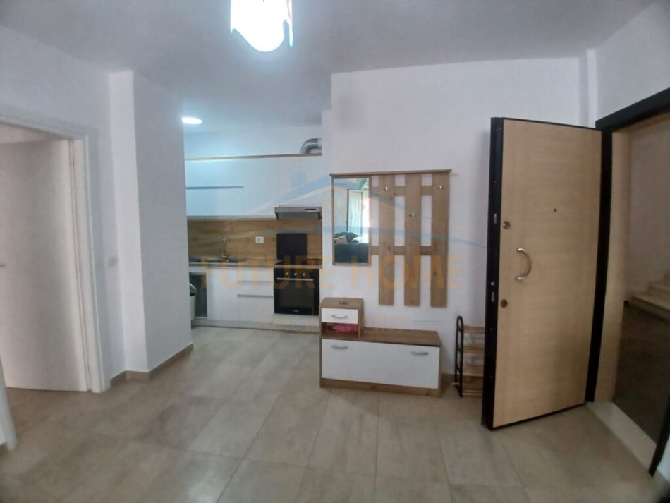 Durres, jepet me qera apartament 2+1+Aneks+Ballkon Kati 2, 107 m² 350 € (Vila Zogut)