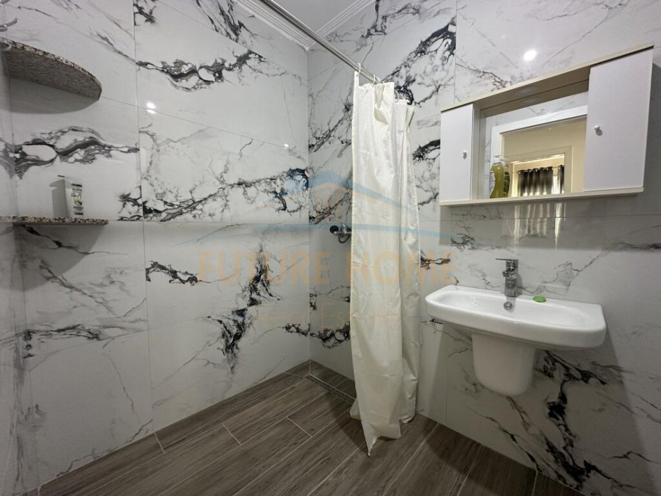 Tirane, jepet me qera apartament 2+1+Ballkon+Post Parkimi,  Kati 5, 98 m² 500 € (Unaza e Re)