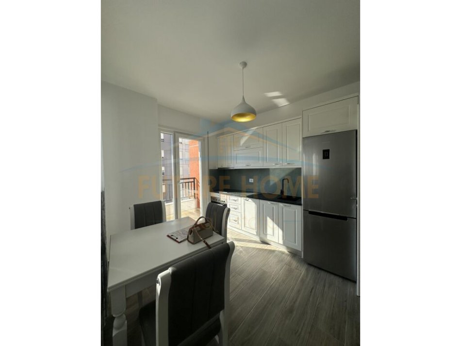 Tirane, shitet apartament 2+1 Kati 5, 96 m² (UNAZA E RE)