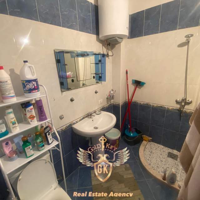 Durres, jepet me qera apartament 1+1+BLK Kati 3, 75 m² 200 Euro (lagja 6 ISH RAJONI)
