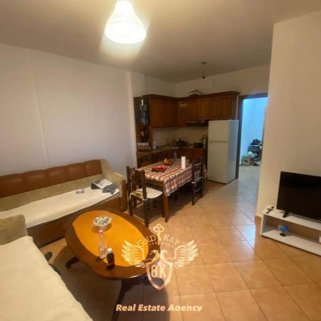 Durres, jepet me qera apartament 1+1+BLK Kati 3, 75 m² 200 Euro (lagja 6 ISH RAJONI)