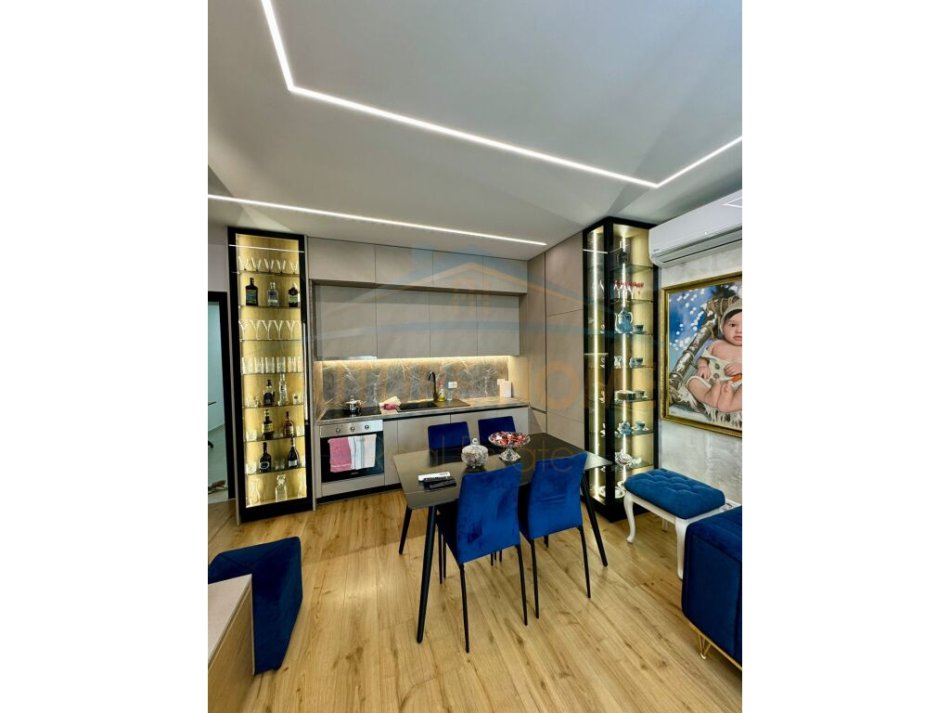 Tirane, shes 1+1+Ballkon Kati 8, 150.000 € (RRUGA TEOKDOR KEKO . UNAZA E RE)