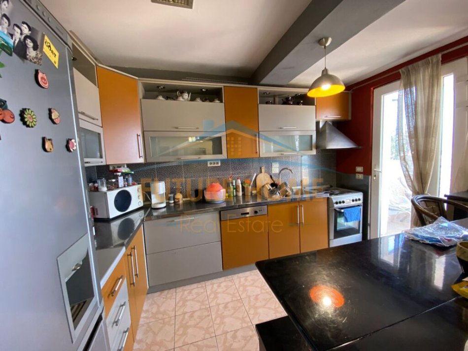 Tirane, shes apartament duplex 4+1+Ballkon Kati 4, 220 m² 285.000 € (Kodra e Diellit)