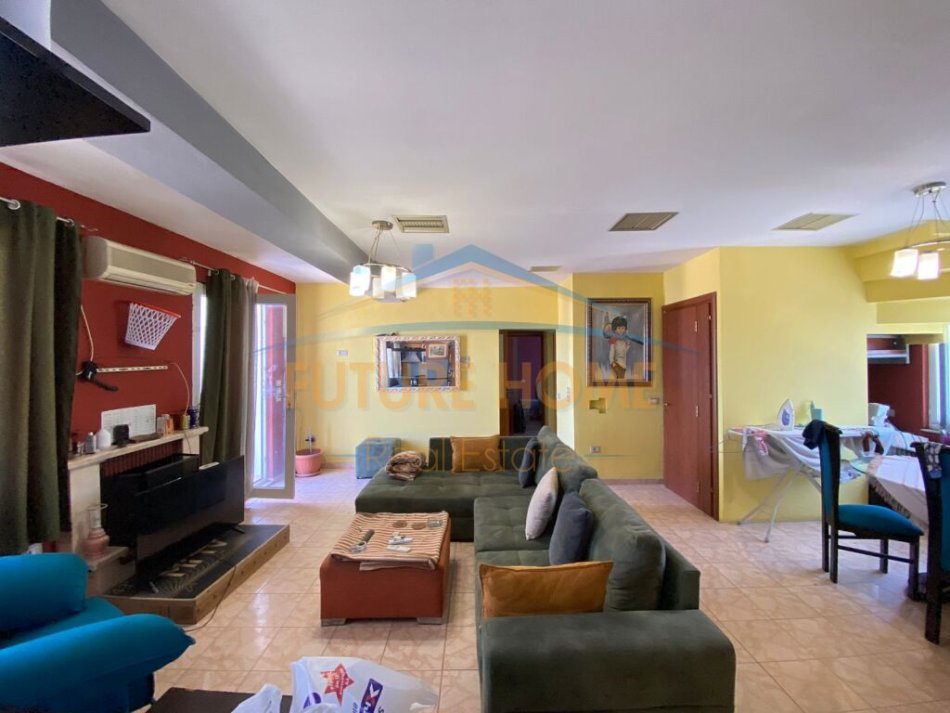 Tirane, shes apartament duplex 4+1+Ballkon Kati 4, 220 m² 285.000 € (Kodra e Diellit)