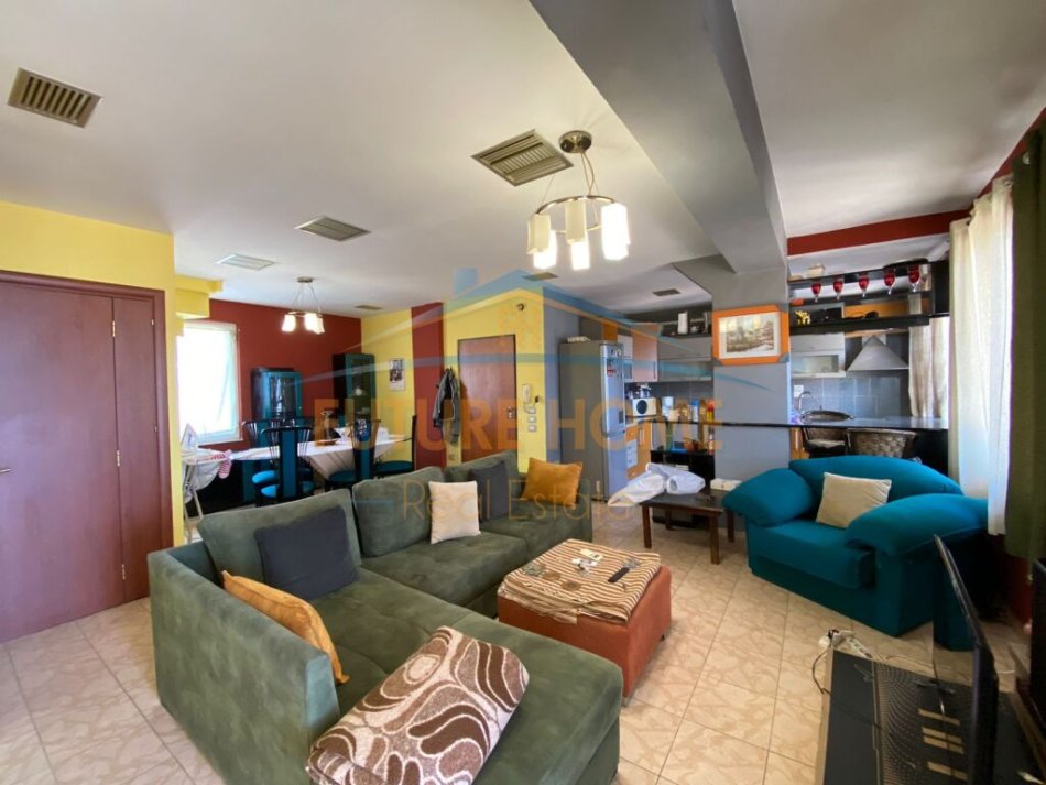 Tirane, shes apartament duplex 4+1+Ballkon Kati 4, 220 m² 285.000 € (Kodra e Diellit)