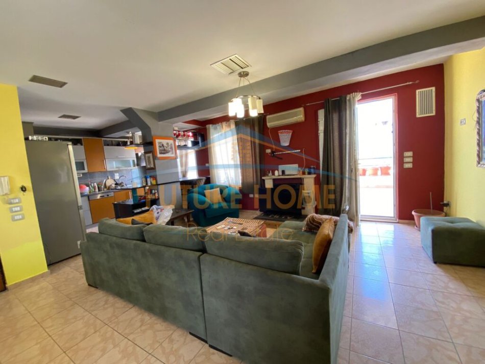 Tirane, shes apartament duplex 4+1+Ballkon Kati 4, 220 m² 285.000 € (Kodra e Diellit)