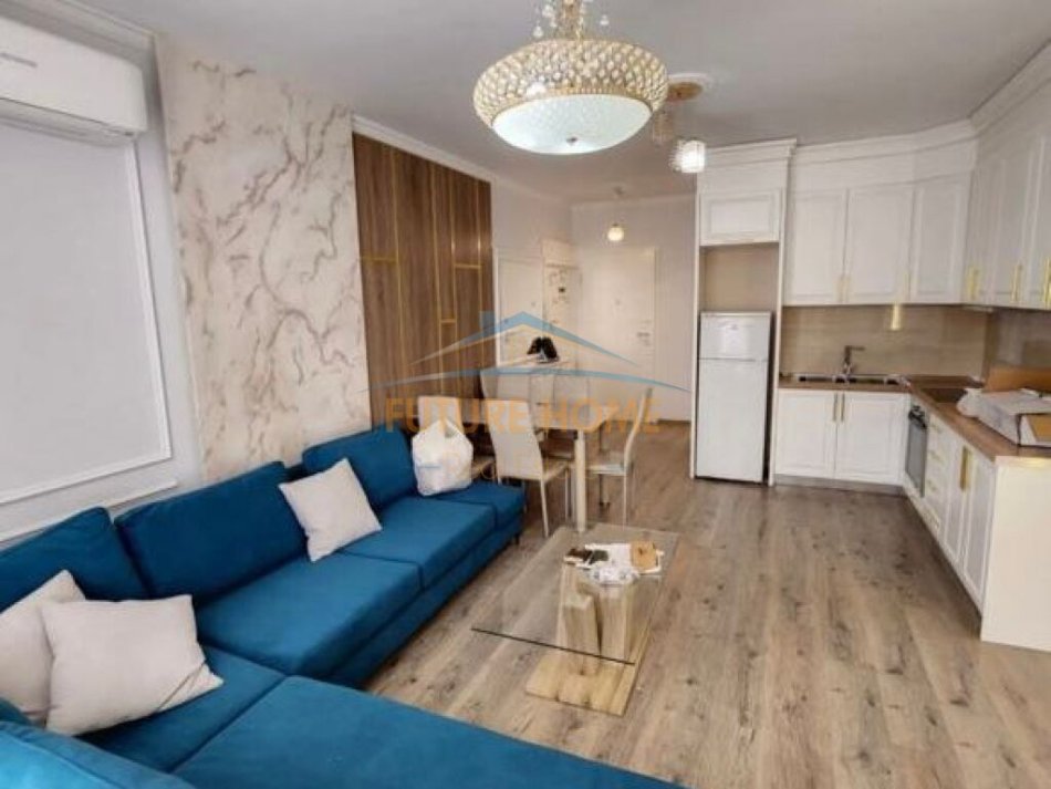Tirane, jepet me qera apartament 2+1+Ballkon Kati 4, 94 m² 700 € (Kompleksi Fiori Di Bosko)