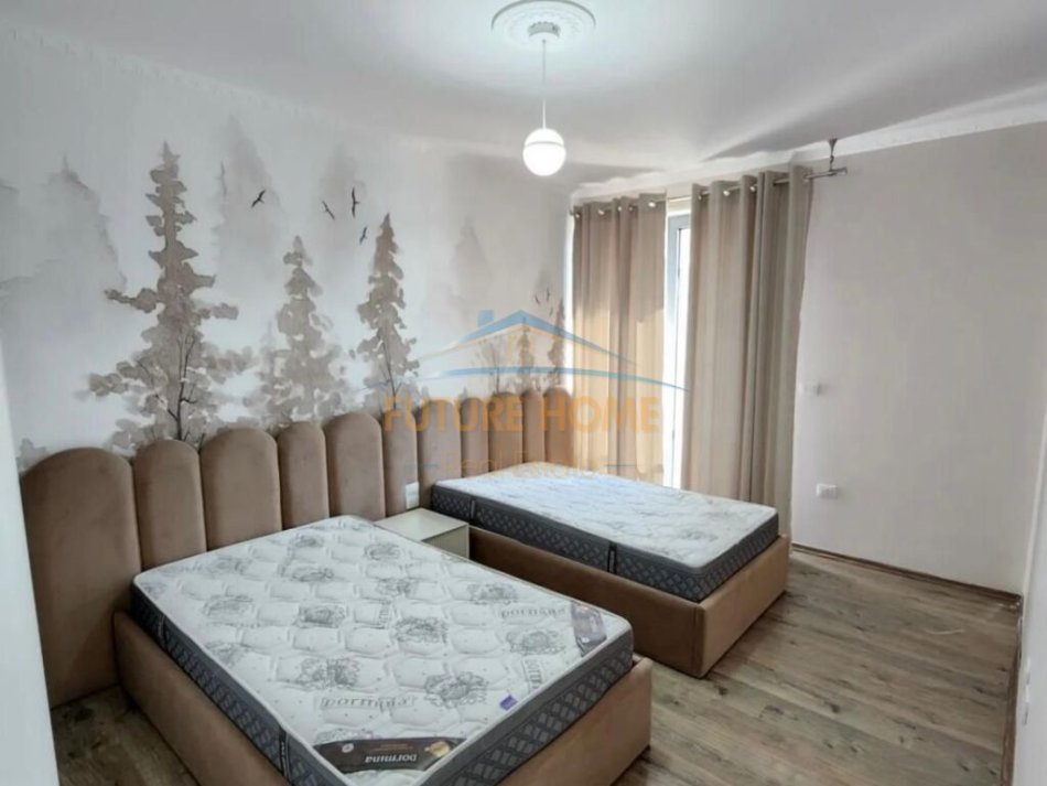 Tirane, jepet me qera apartament 2+1+Ballkon Kati 4, 94 m² 700 € (Kompleksi Fiori Di Bosko)