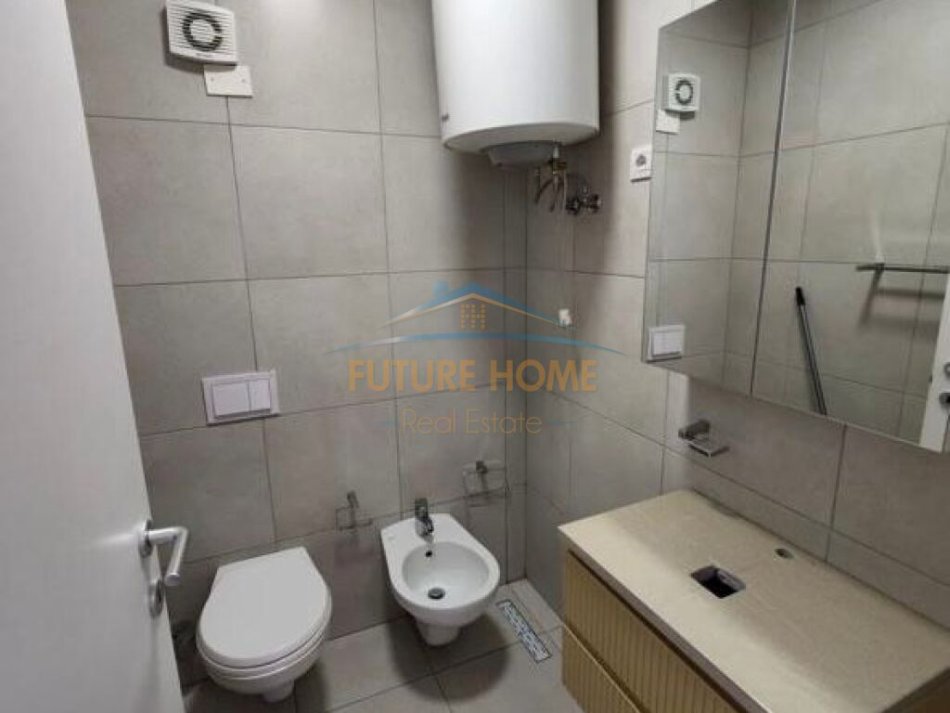 Tirane, jepet me qera apartament 2+1+Ballkon Kati 4, 94 m² 700 € (Kompleksi Fiori Di Bosko)