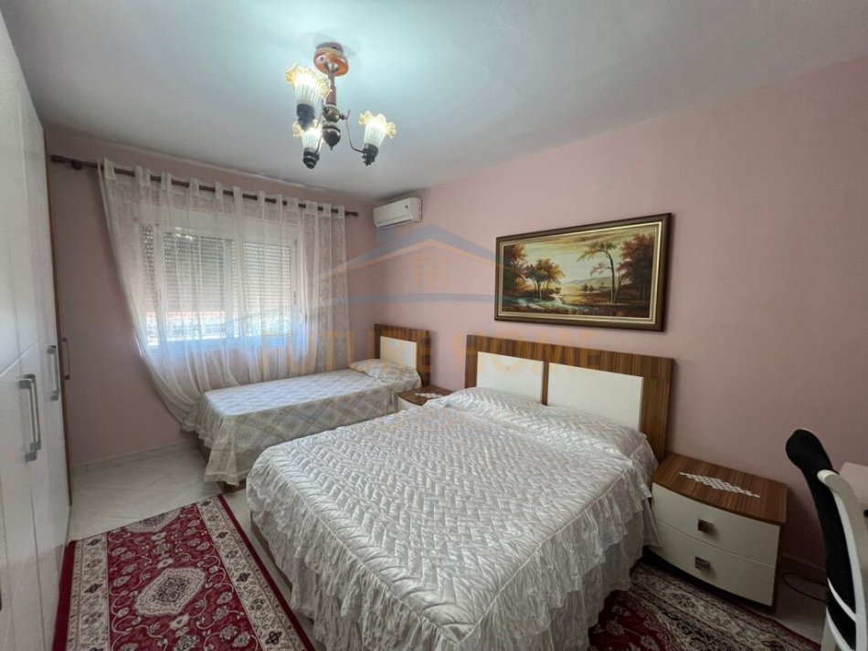 Tirane, shitet apartament 2+1+Ballkon Kati 4, 75 m² 140.000 € (Ish Parku i Autobuzave)