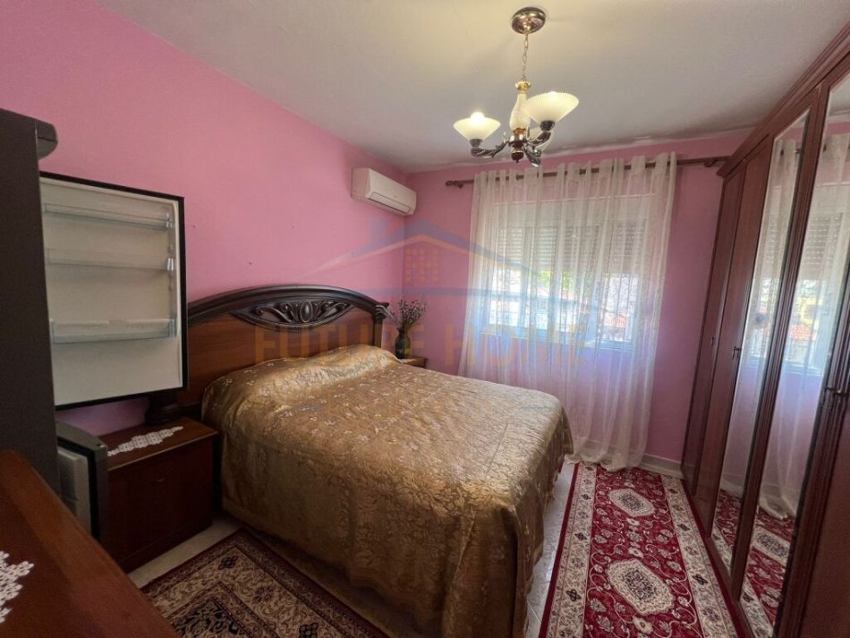 Tirane, shitet apartament 2+1+Ballkon Kati 4, 75 m² 140.000 € (Ish Parku i Autobuzave)