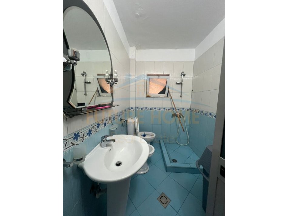 Tirane, shitet apartament 2+1+Ballkon Kati 4, 75 m² 140.000 € (Ish Parku i Autobuzave)