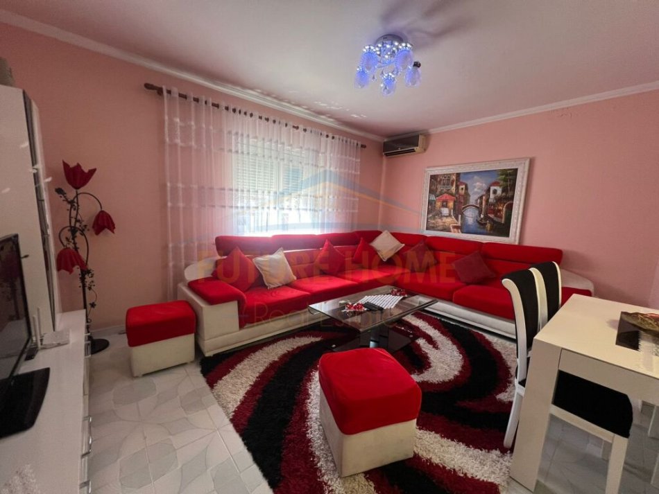 Tirane, shitet apartament 2+1+Ballkon Kati 4, 75 m² 140.000 € (Ish Parku i Autobuzave)